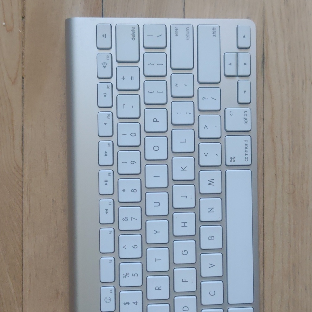 APPLE | Wireless Keyboard - Picture 3 of 7